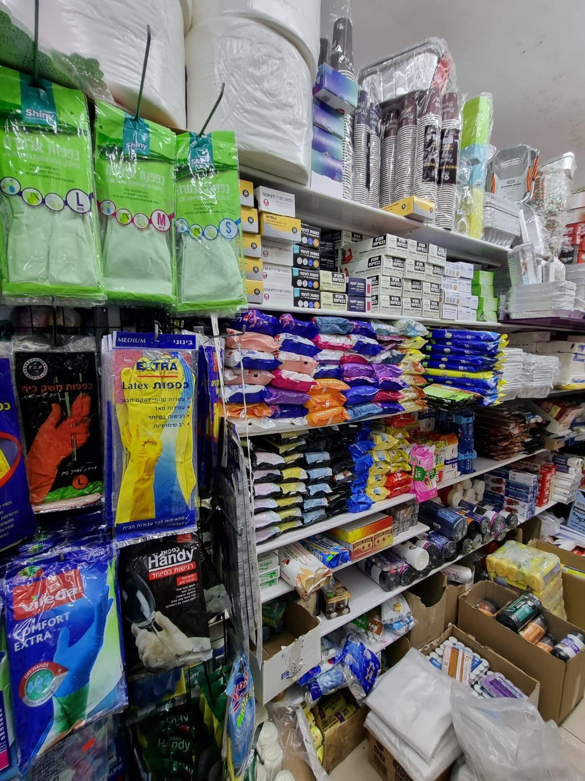 כפפות, מגבונים ושקיות במרכז הזול